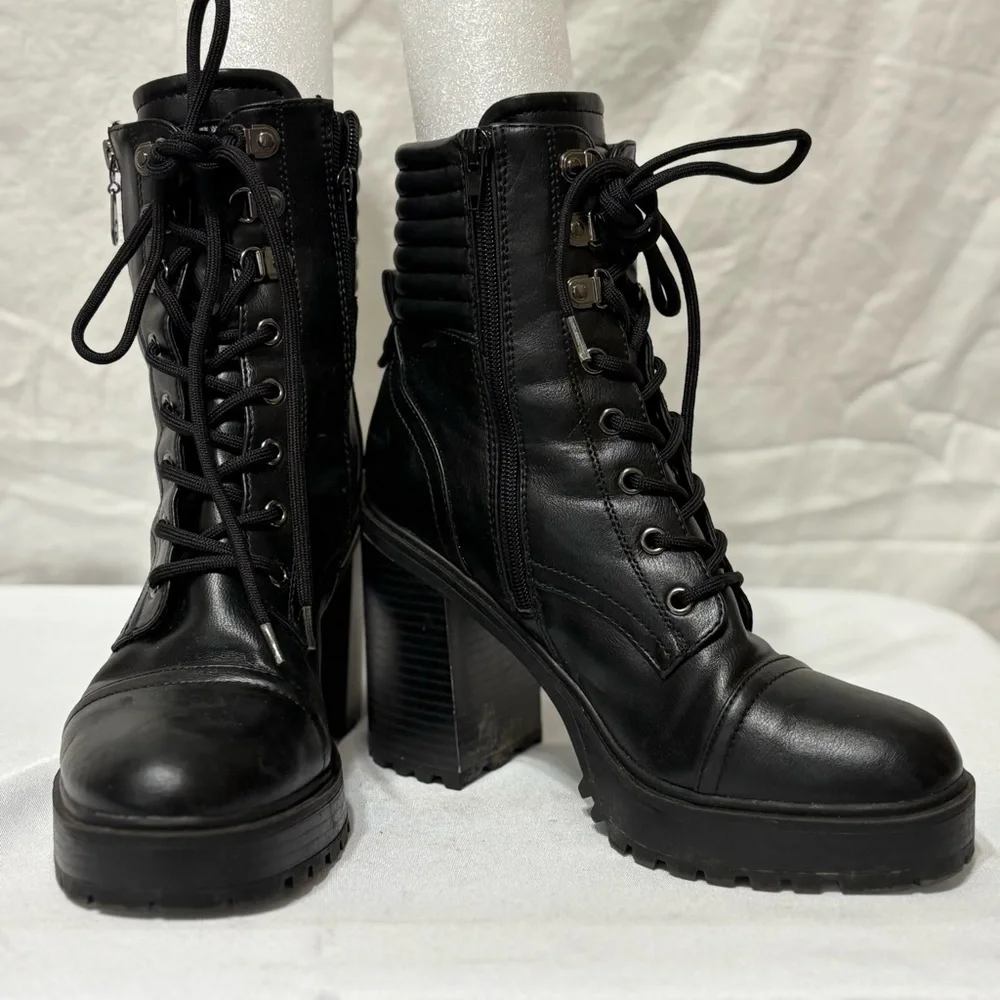 Heeled lug sole hiker booties. Size 9 - Picture 2 of 8